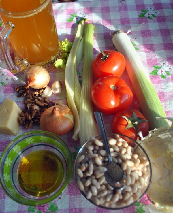 Ингредиенты для овощного супа с соусом песто